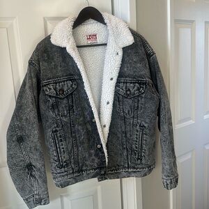 VINTAGE - Levi’s Sherpa Sheepskin Trucker Denim Jacket - Medium - Grey Jean